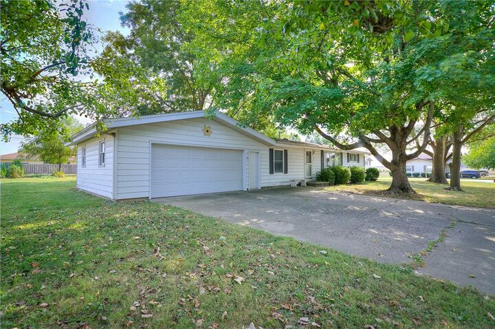 Property Photo: 116 N Moore Street IL 62539