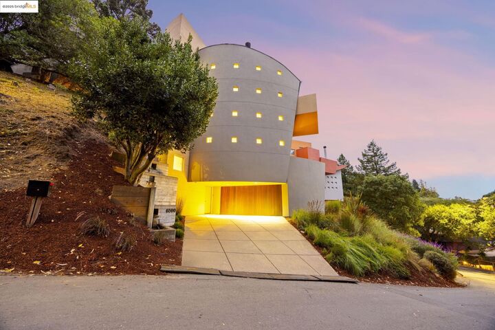 Property Photo: 6590 Oakwood Dr CA 94611