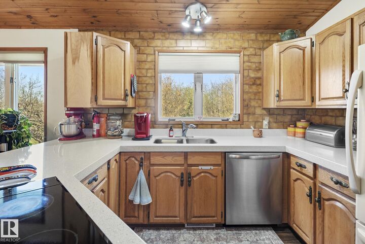Property Photo:  56420 Rge Road 231 19  AB T0A 1N4 