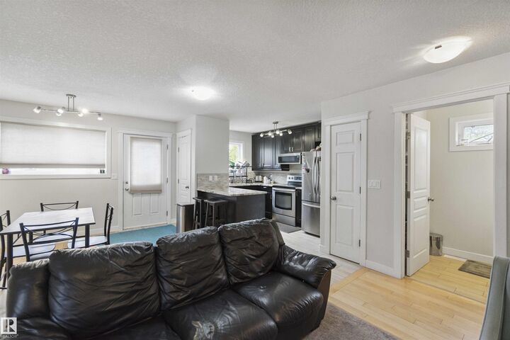11438 97 Street NW  Edmonton AB T5G 1X5 photo