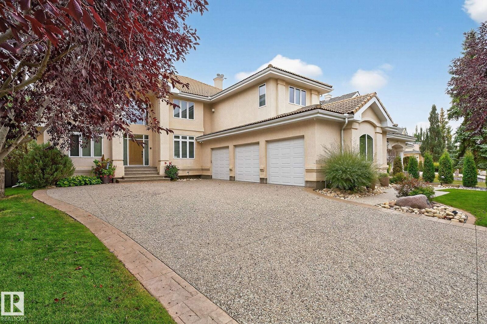 Property Photo:  473 Heffernan Drive NW  AB T6R 2X1 