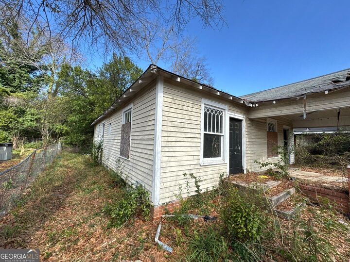 Property Photo:  725 Saint James Avenue  GA 31206 