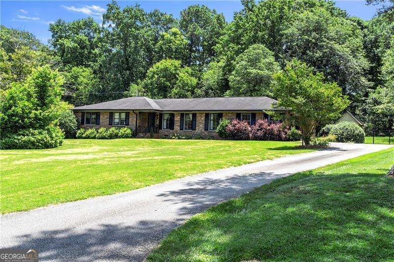 Property Photo: 2532 Millbrook Drive GA 30078