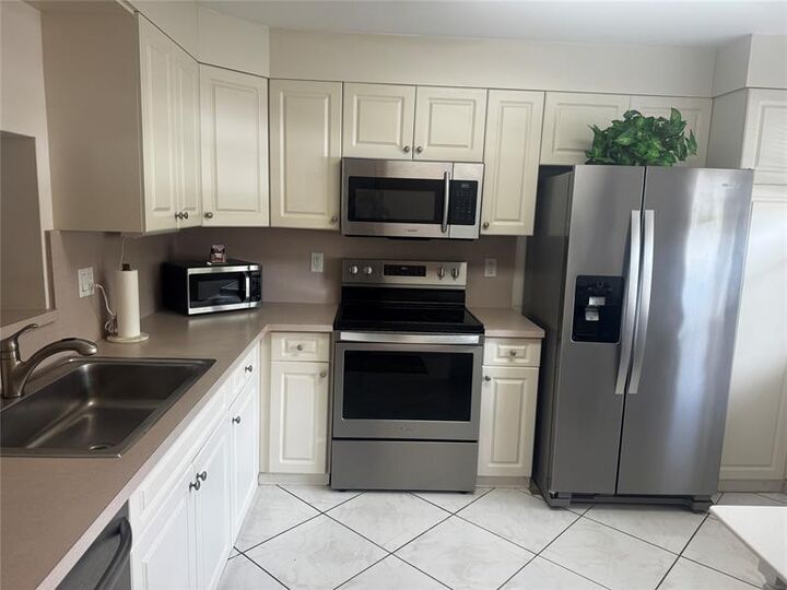 Property Photo:  3302 Aruba Way M1  FL 33066 
