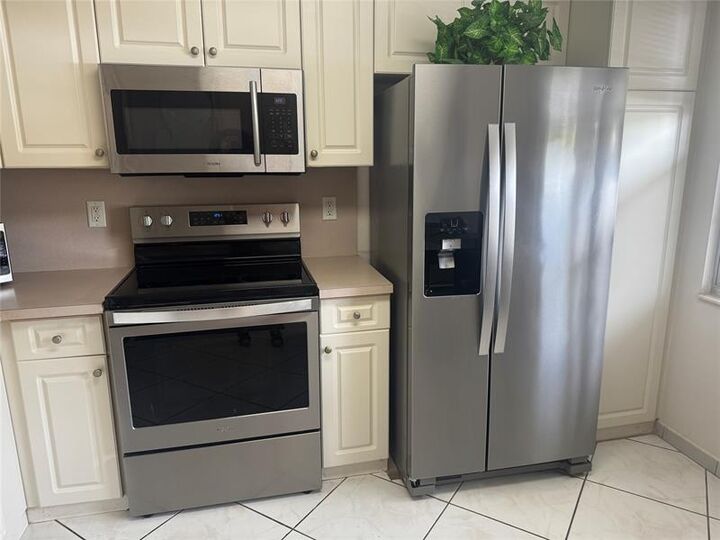 Property Photo:  3302 Aruba Way M1  FL 33066 