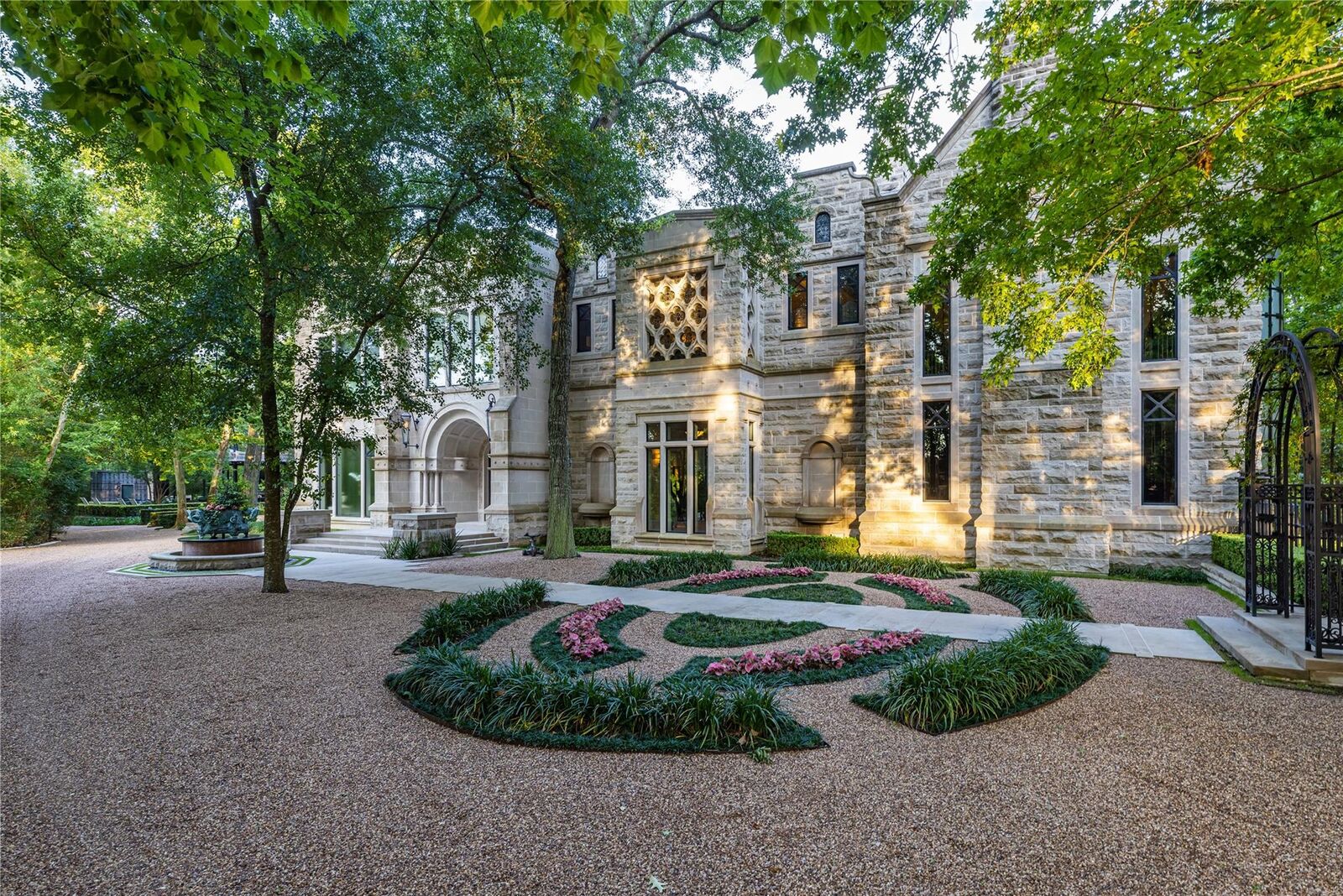 Property Photo: 107 Timberwilde Lane TX 77024