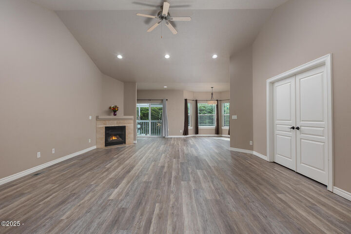 Property Photo:  2630 NE 45th Street  OR 97367 