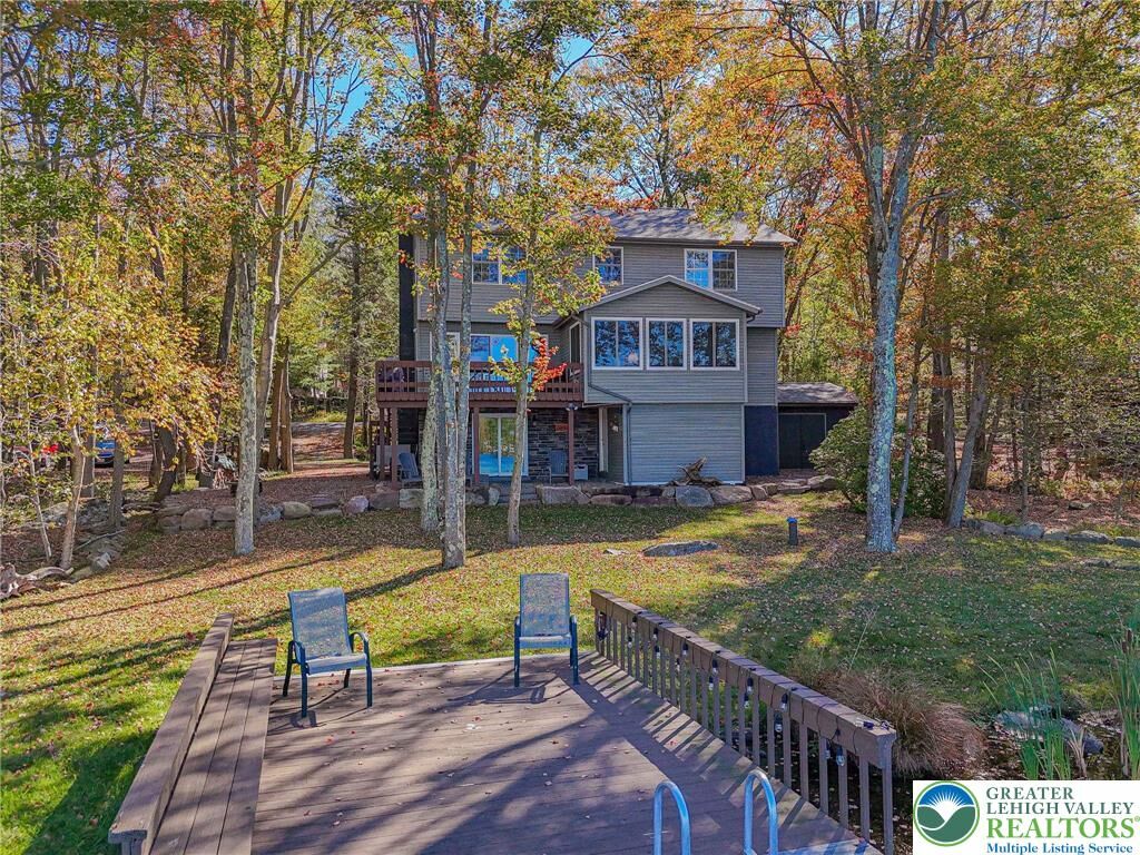 Property Photo:  17 E Lake Drive  PA 18424 