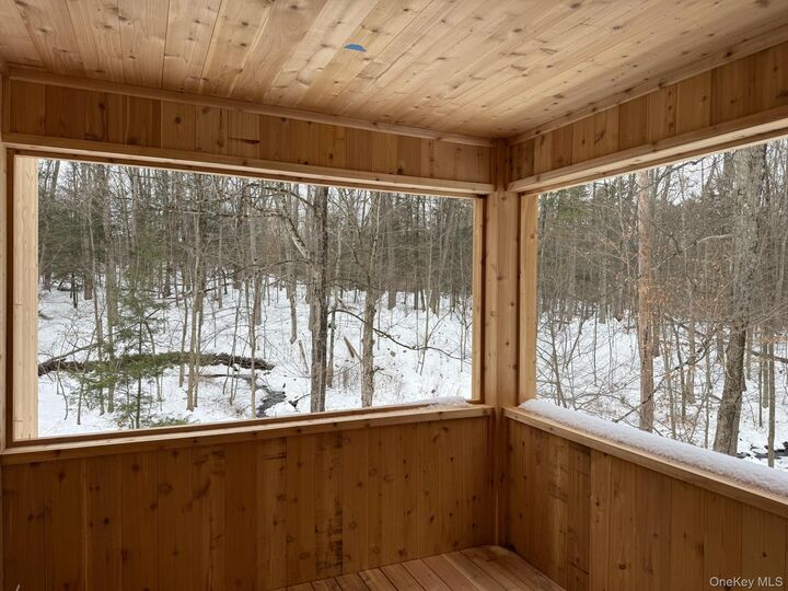 Property Photo:  332 Mohonk Road  NY 12440 
