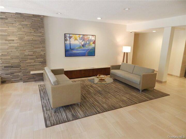 412 Benedict Avenue 5H  Tarrytown NY 10591 photo