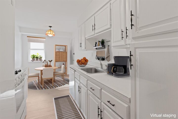 Property Photo:  5 Essex Lane B5  NY 10901 