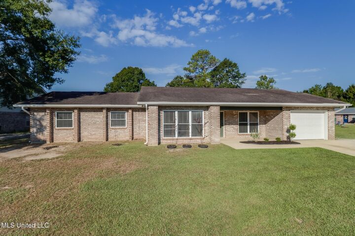 Property Photo:  206 Idlewood Drive  MS 39576 