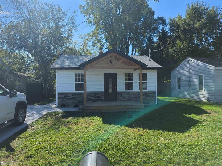 Property Photo: 2120 Parkwood Avenue MI 48529