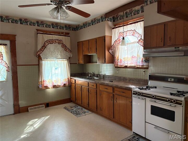 Property Photo: 516 W State Street MO 63084