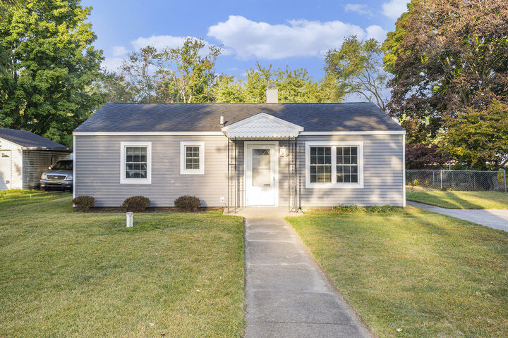 Property Photo: 2110 Spansail Drive MI 49120