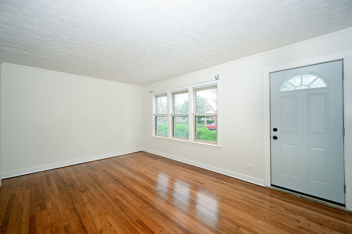 Property Photo: 14322 S Wentworth Avenue IL 60827