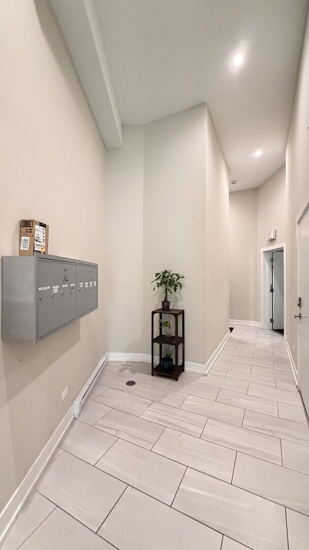 Property Photo:  3244 N Lincoln Avenue 4  IL 60657 