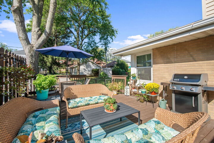 Property Photo:  390 S York Road  IL 60126 
