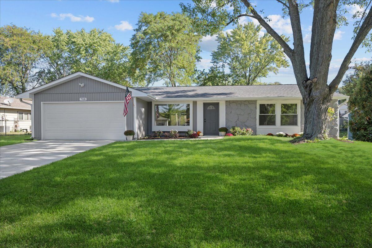 Property Photo:  708 S 10th Avenue  IL 60174 