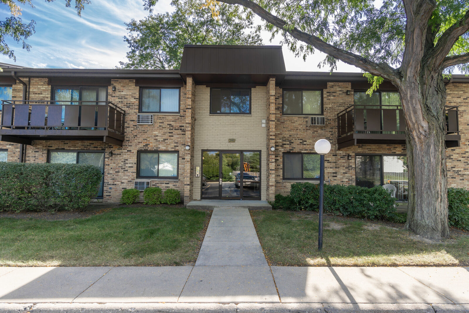 Property Photo: 2640 N Windsor Drive 102 IL 60004