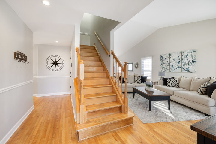 Property Photo:  2317 Broadway Lane  IL 60194 