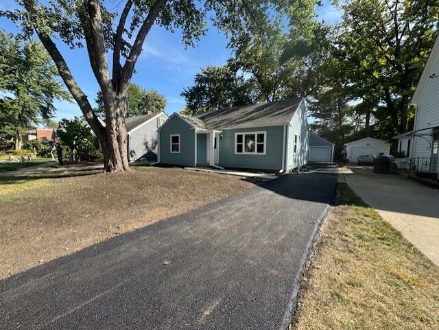 Property Photo: 236 Ingleside Avenue IL 60506