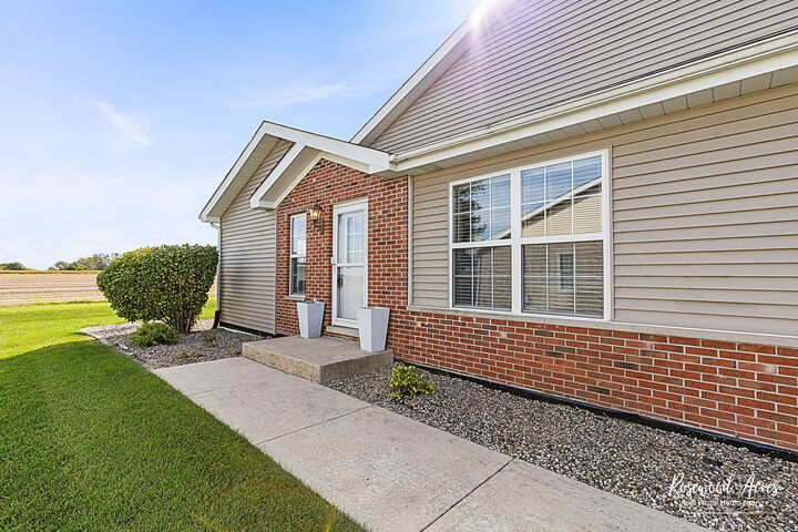 Property Photo: 5652 Hearthside Drive IL 60914