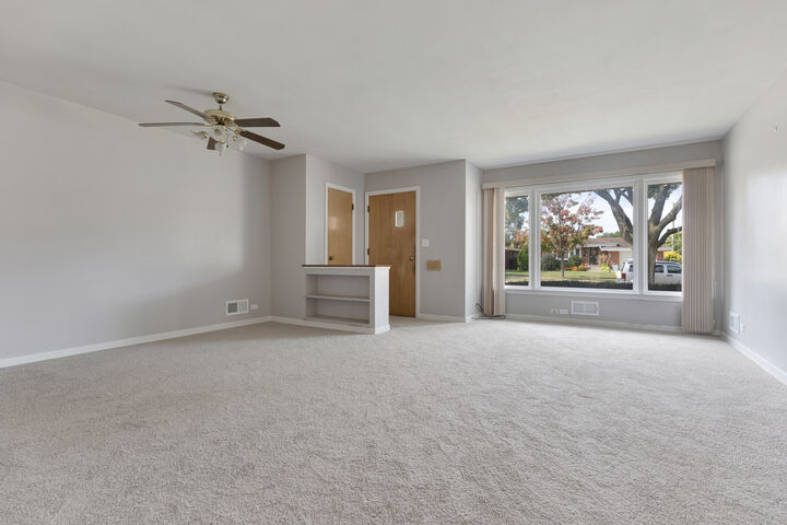 Property Photo: 525 Homestead Road IL 60526
