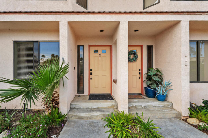 Property Photo:  401 E Vista Chino 6  CA 92262 