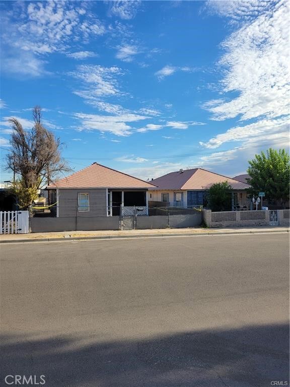 Property Photo:  512 Acoma Street  CA 92363 