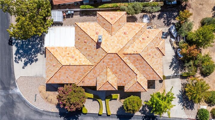 Property Photo: 2142 Wood Duck Lane CA 93446