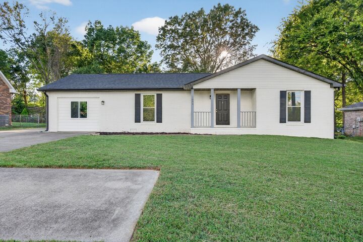 Property Photo: 1006 Peachers Mill Rd TN 37042