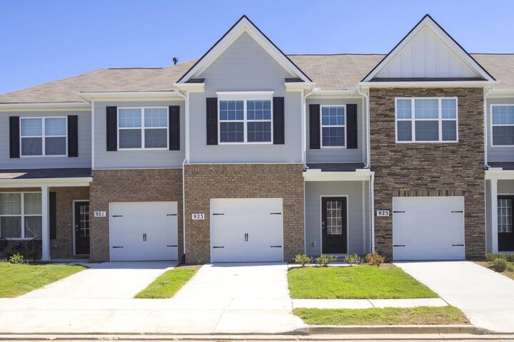 Property Photo:  923 Shorttail Ln  TN 37090 