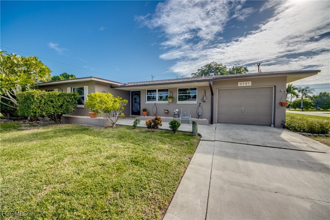 Property Photo:  2717 SE 17th Place  FL 33904