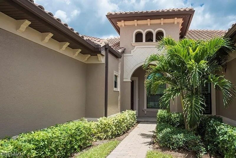 Property Photo:  6564 Roma Way  FL 34113 