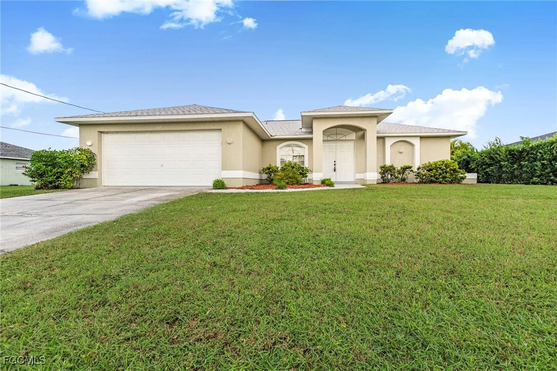Property Photo: 517 SE 16th Place FL 33990