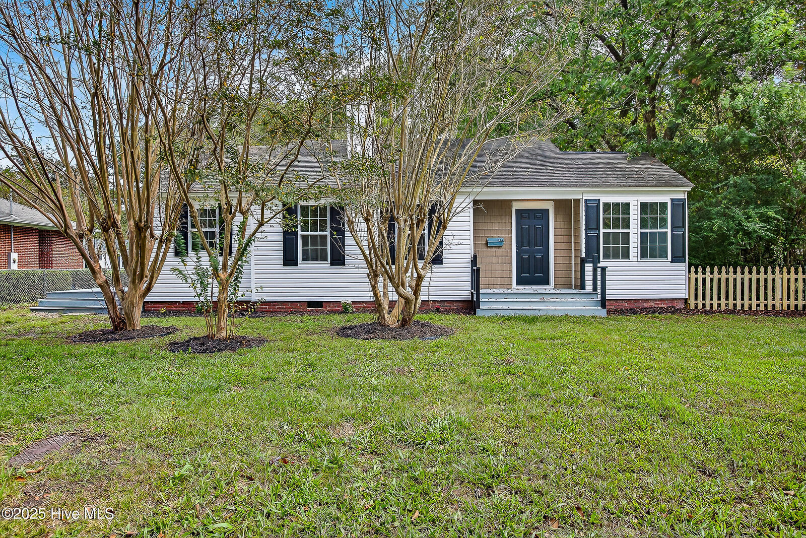Property Photo:  122 E Bayshore Boulevard  NC 28540 