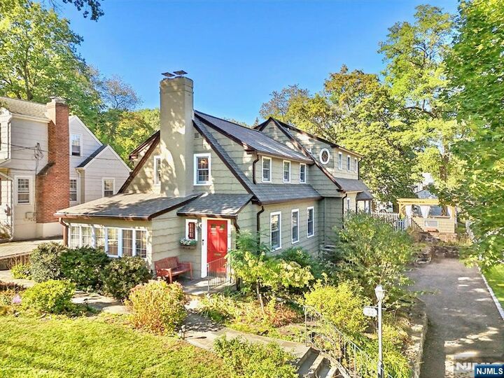 33 E Glen Avenue  Ridgewood NJ 07450 photo