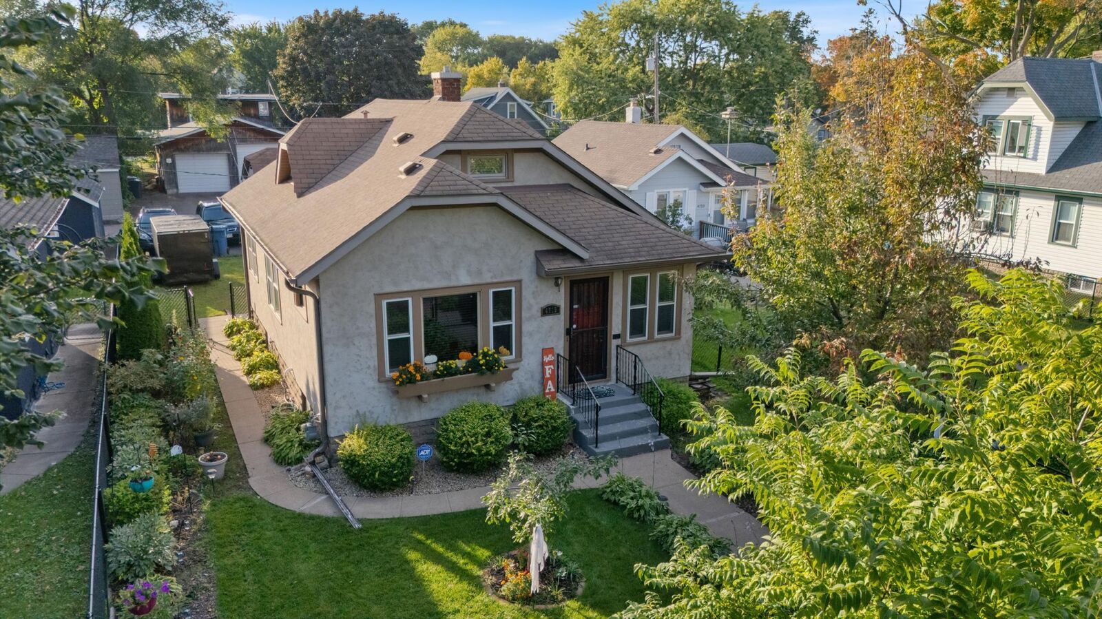 Property Photo: 4719 Aldrich Avenue N MN 55430