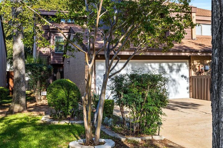 Property Photo: 739 Oakwood Trail TX 76112