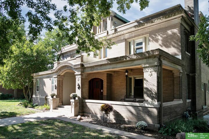 Property Photo:  608 S 38 Street  NE 68105 