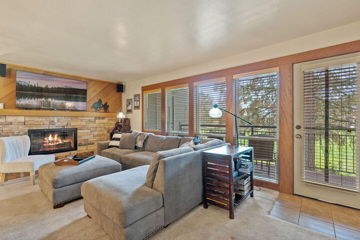 Property Photo: 18575 SW Century Drive 2121 OR 97702