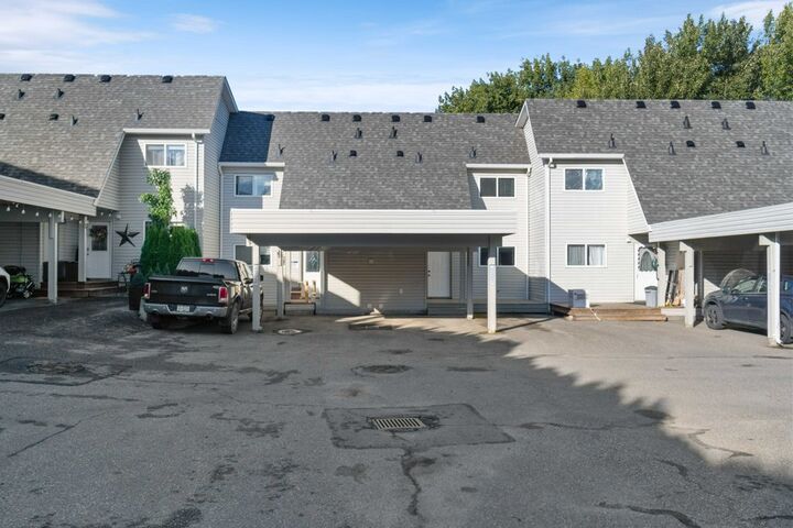 Property Photo: 567 24 Street NE BC V1E 2K2