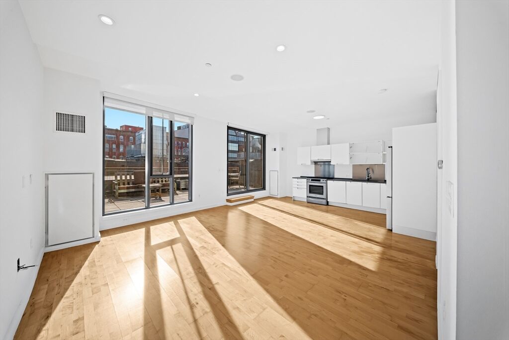 Property Photo:  346 Congress 609  MA 02210 