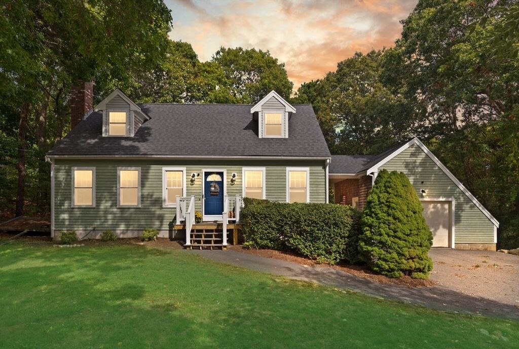 Property Photo:  10 Homestead Rd  MA 02562 