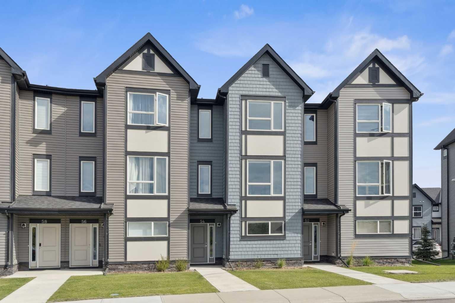 Property Photo: 54 Evanscrest Manor NW AB T3P 2A3