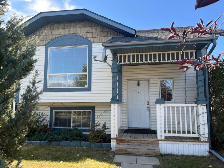 Property Photo:  173 Kingston Drive  AB T4P 3V4 