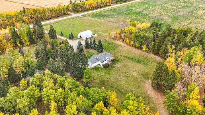 Photo de la propriété:  51036 Township Road 354  AB T4T 1X0 