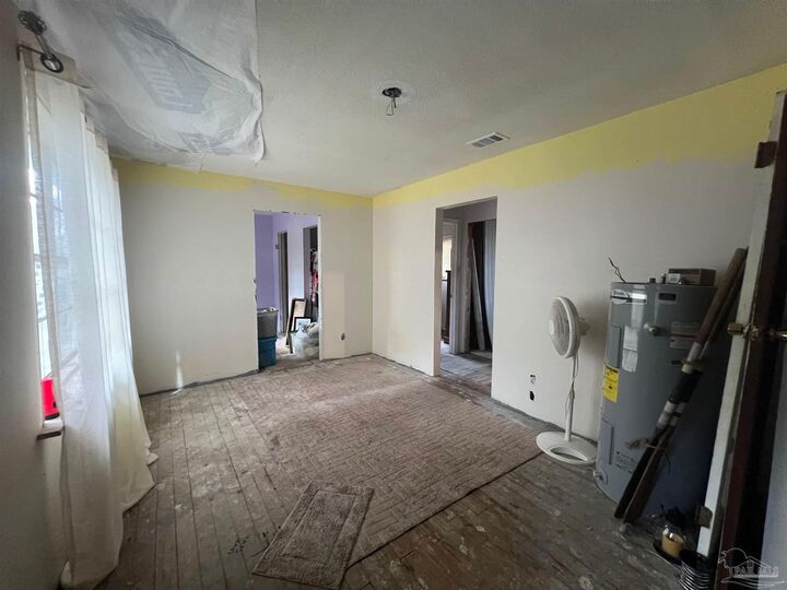 Property Photo: 8024 Hayworth Ave FL 32534