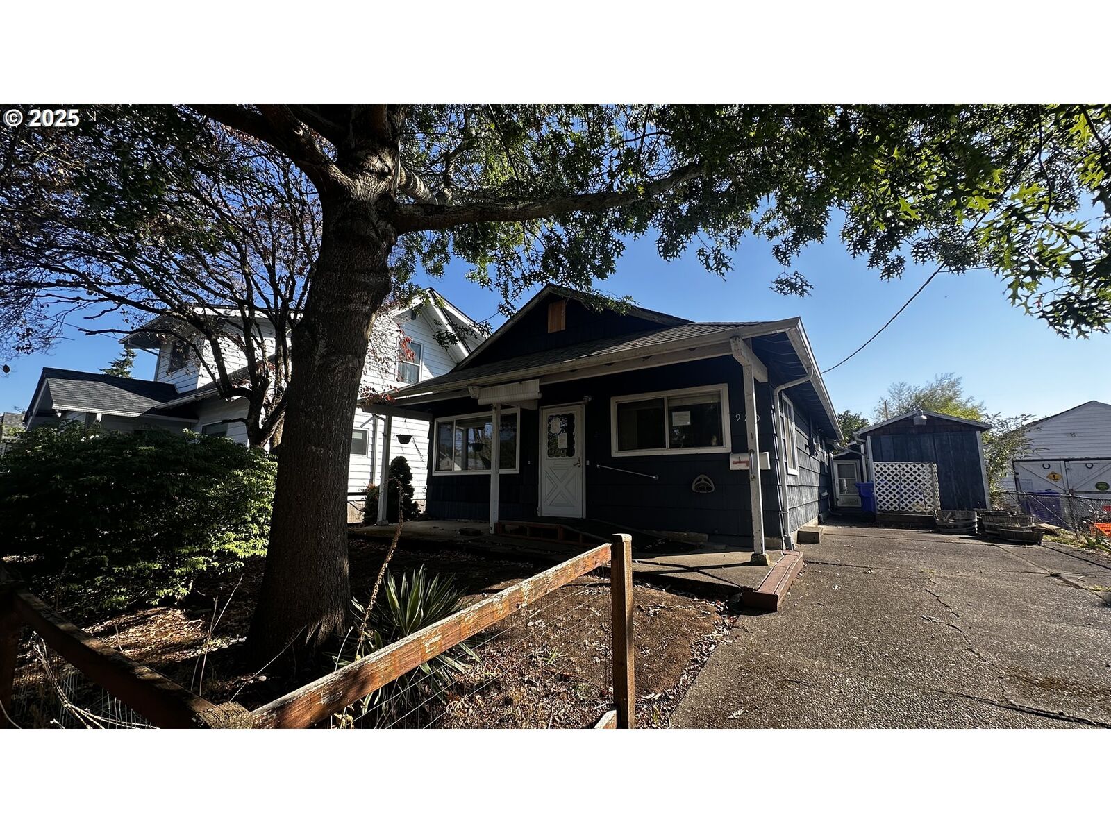 Property Photo:  920 NE 77th Ave  OR 97213 